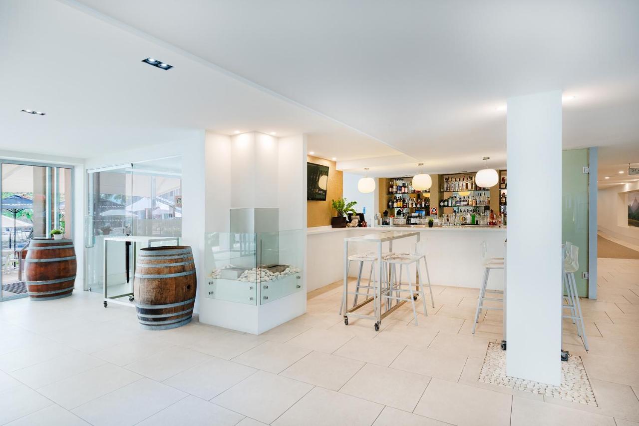 Peppers Salt Resort & Spa Kingscliff Exterior foto The Wine Bar