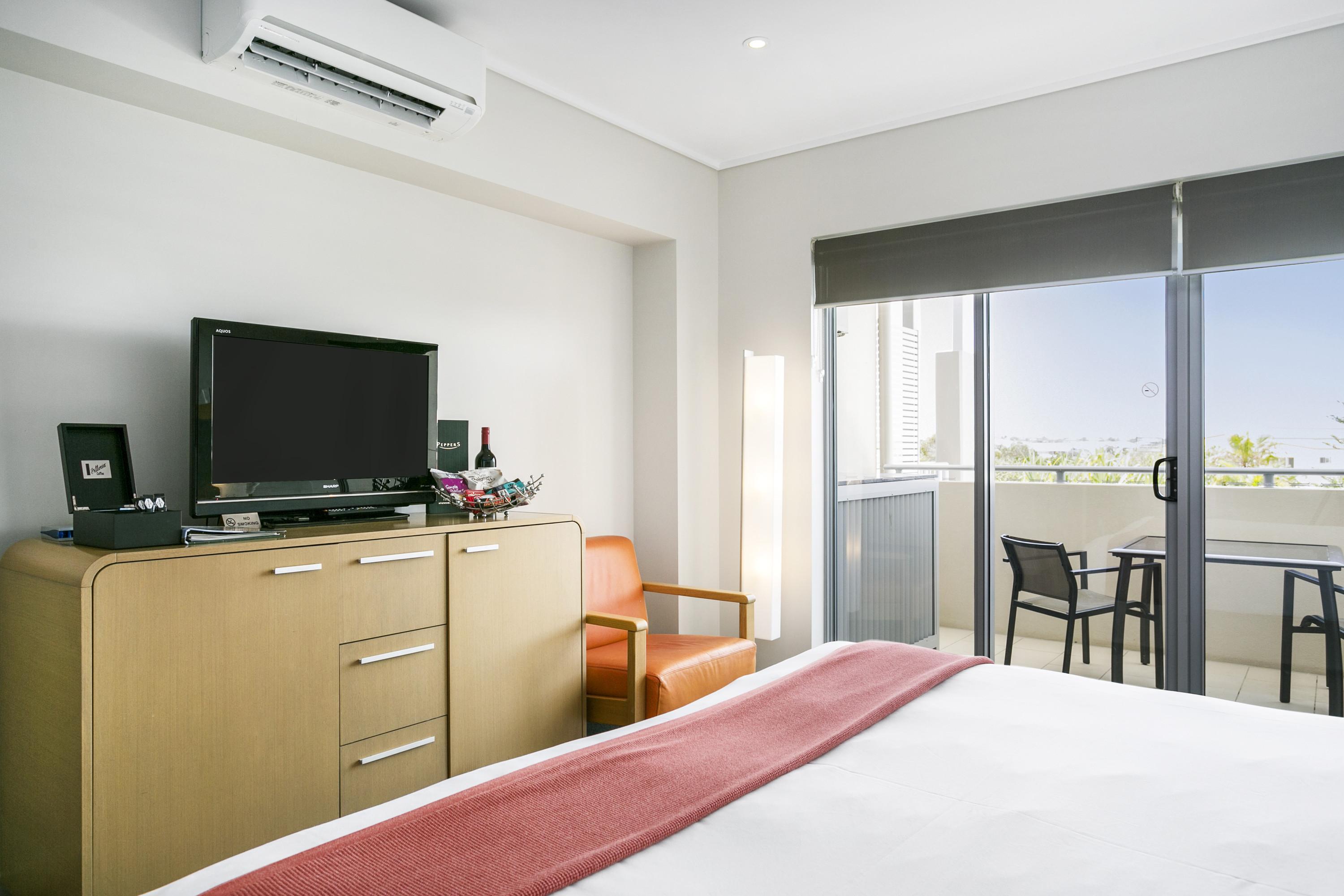 Peppers Salt Resort & Spa Kingscliff Exterior foto A typical room at the Mantra Crown Towers