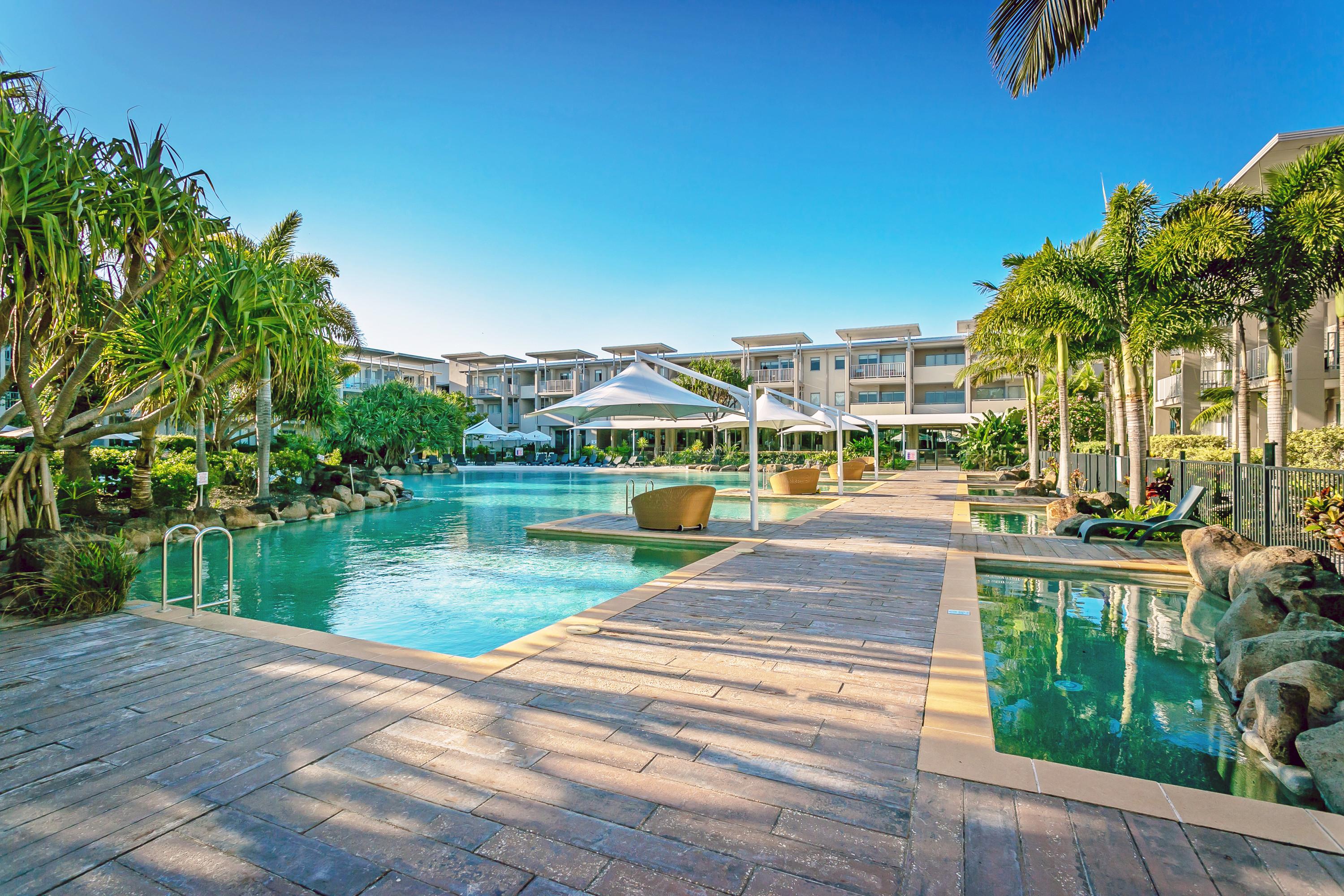 Peppers Salt Resort & Spa Kingscliff Exterior foto The pool at the InterContinental Sanctuary Cove Resort